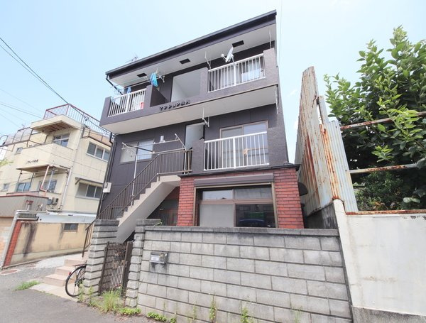 マンション廣岡のエントランス