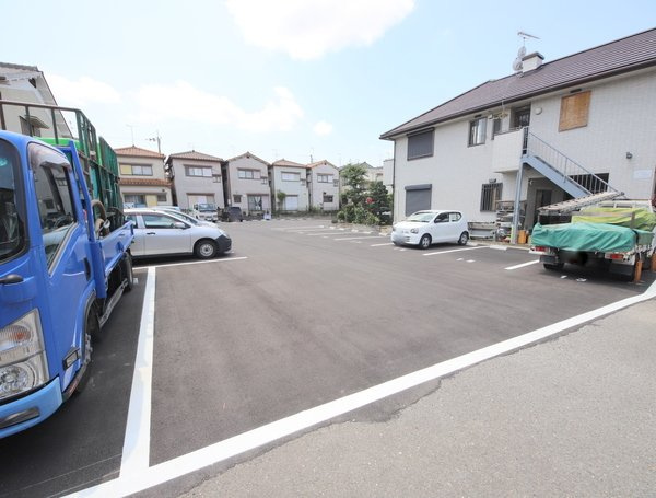 マンション廣岡の駐車場