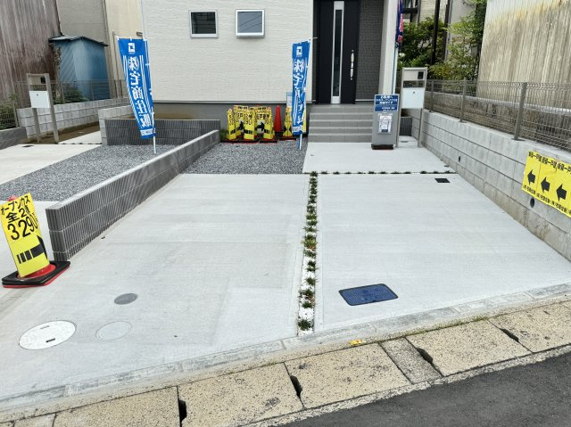 松戸市八ケ崎５丁目新築戸建【八ヶ崎小学校：9分】の駐車場|1号棟駐車スペース・並列２台駐車可