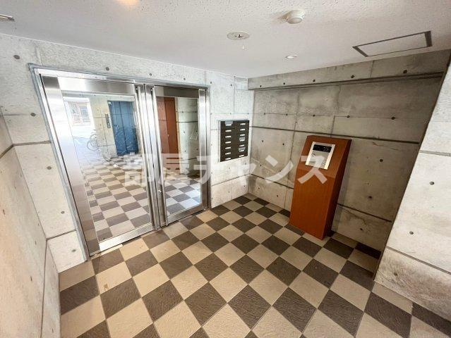 名古屋市中区千代田４丁目の賃貸マンションのエントランス