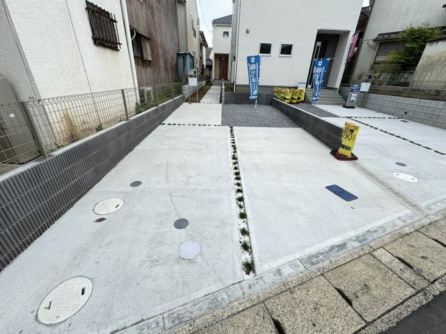 松戸市八ケ崎５丁目新築戸建【八ヶ崎小学校：9分】の駐車場|2号棟駐車スペース・並列２台駐車可