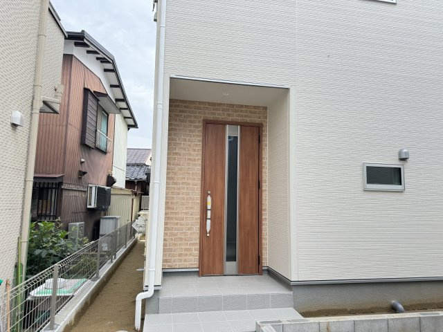 松戸市八ケ崎５丁目新築戸建【八ヶ崎小学校：9分】のエントランス|エントランス・玄関ポーチ