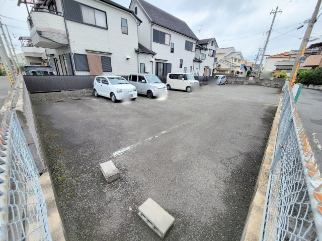東九条町タウンハウスの駐車場