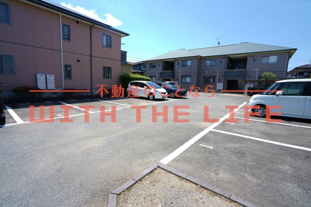 メジンK【キャッシュバック対象物件】の駐車場|駐車スペースもあります