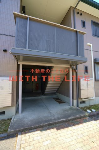 メジンK【キャッシュバック対象物件】のエントランス|毎日通るエントランスはこのようになっています