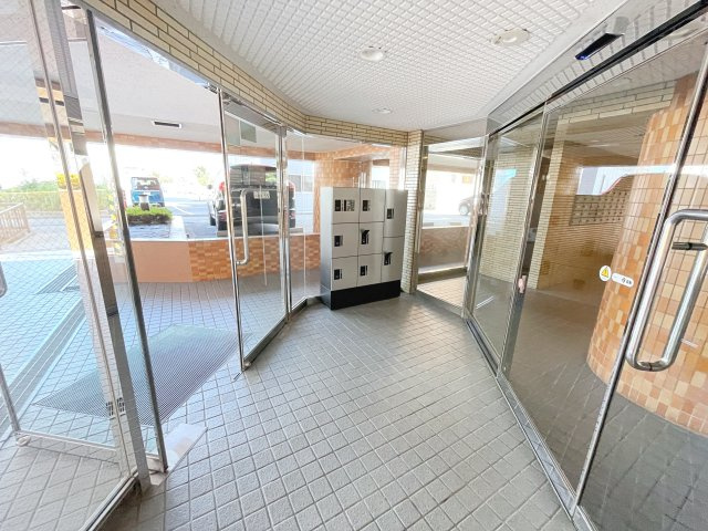 ホーユウパレス郡山　3階のエントランス