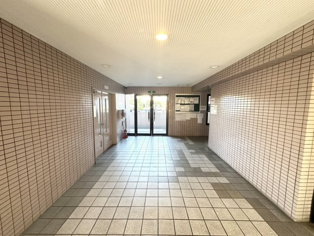 ロイヤルシャトー名取のエントランス