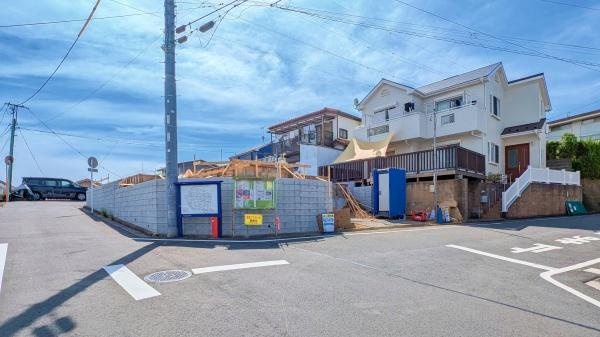 横浜市南区六ツ川２丁目の新築一戸建の前面道路含む現地写真|是非一度、現地へお越しください。 
ご自宅までの送迎もいたします
