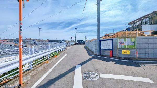 横浜市南区六ツ川２丁目の新築一戸建の前面道路含む現地写真|現在建築中ですが、住環境を現地にてご確認下さい！
周辺環境も合わせてご案内させて頂きます！
