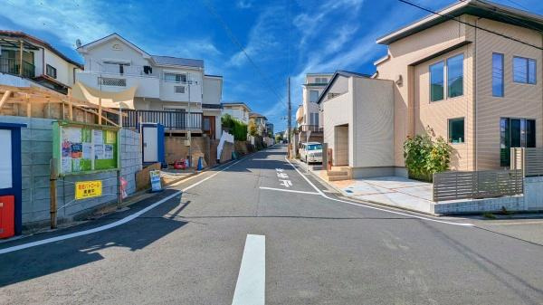 横浜市南区六ツ川２丁目の新築一戸建の前面道路含む現地写真|同仕様物件のご案内をさせて頂きます。
お車でご自宅まで送迎承ります。