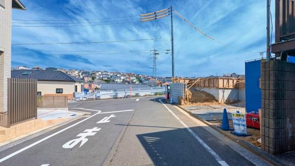 横浜市南区六ツ川２丁目の新築一戸建の前面道路含む現地写真|陽当りの良さ、住環境を現地にてご確認下さい！
周辺環境も合わせてご案内させて頂きます！