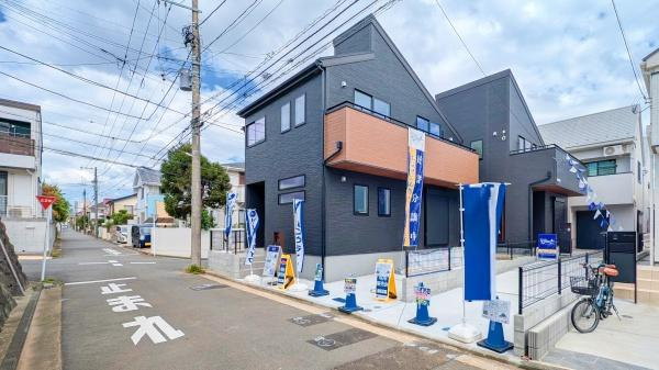 横浜市南区永田台の新築一戸建の前面道路含む現地写真|陽当りの良さ、住環境を現地にてご確認下さい！
周辺環境も合わせてご案内させて頂きます！