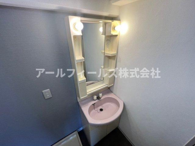 第五千代田マンションの独立洗面台