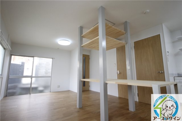 朝霧南町4丁目貸家の居間・リビング