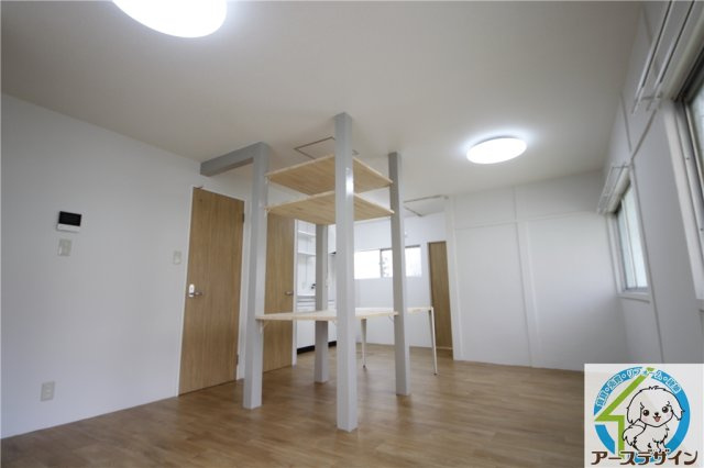 朝霧南町4丁目貸家の居間・リビング