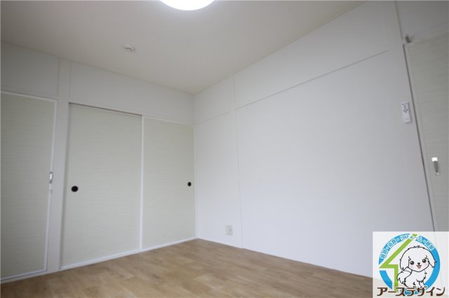 朝霧南町4丁目貸家の洋室