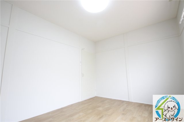 朝霧南町4丁目貸家の洋室