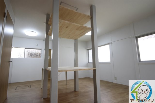 朝霧南町4丁目貸家の居間・リビング