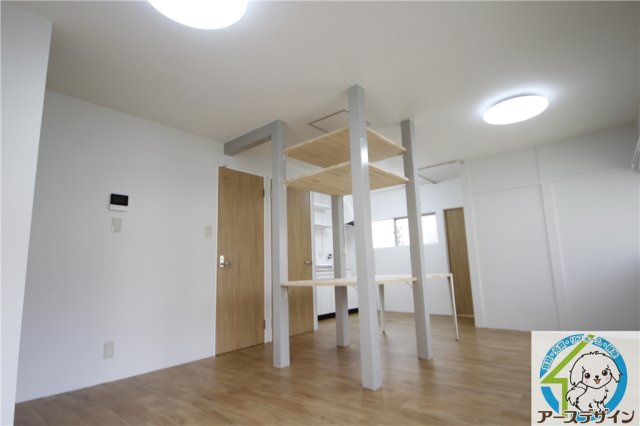 朝霧南町4丁目貸家の居間・リビング