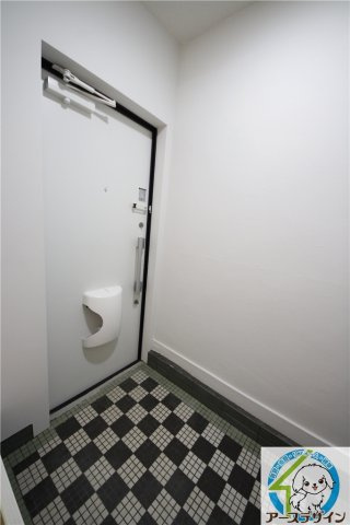 朝霧南町4丁目貸家の玄関