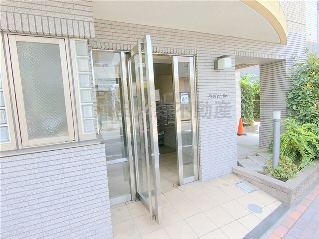 パピエ・レイの外観