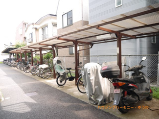 【その他共用部分】 | 建物内に、屋根付き駐輪場有り。バイク置場も別に完備しています。