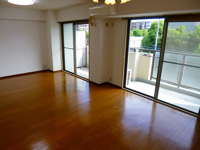 【居間・リビング】