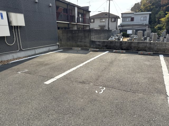 アーバン山吹の駐車場