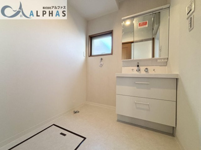 【独立洗面台】 | 姫路市飾磨区細江　一戸建て | 三面鏡タイプの洗面化粧台新調♪