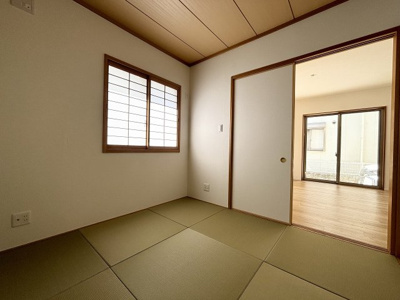 【和室】 | 姫路市飾磨区細江　一戸建て | リビングと繋げると広々使える間取りです♪