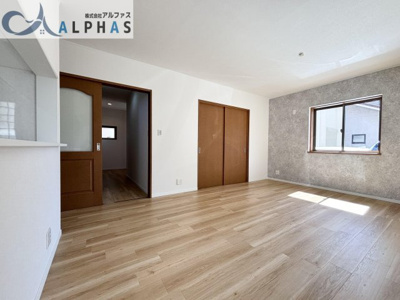 【居間・リビング】 | 姫路市飾磨区細江　一戸建て | エネファーム、床暖房搭載の家♪陽当たり通風良好のLDK♪