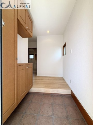 【玄関】 | 姫路市飾磨区細江　一戸建て | 大容量のシューズボックス♪