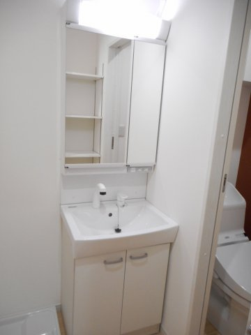 シャルロットの独立洗面台|朝の支度にも助かる、独立の洗髪洗面化粧台