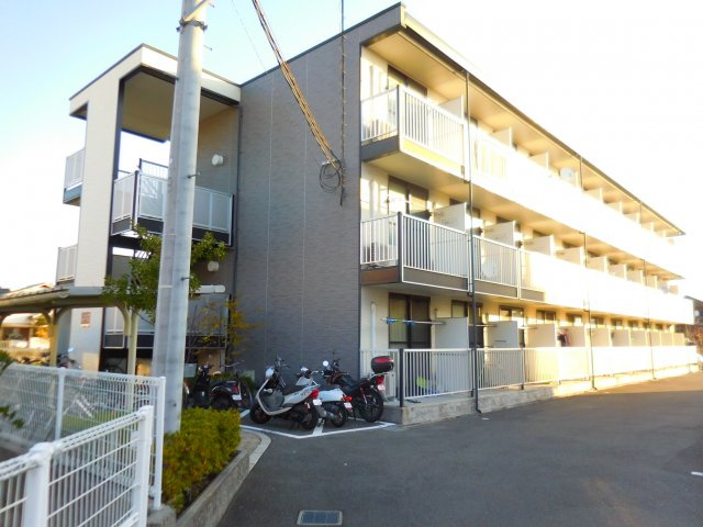 レオパレスグランドゥールの外観