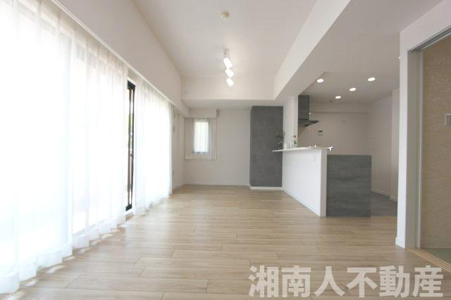 藤和ガーデンハウス葉山の居間・リビング