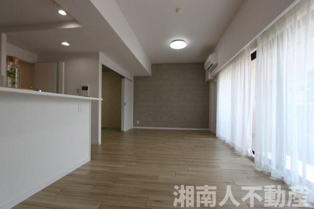 藤和ガーデンハウス葉山の居間・リビング