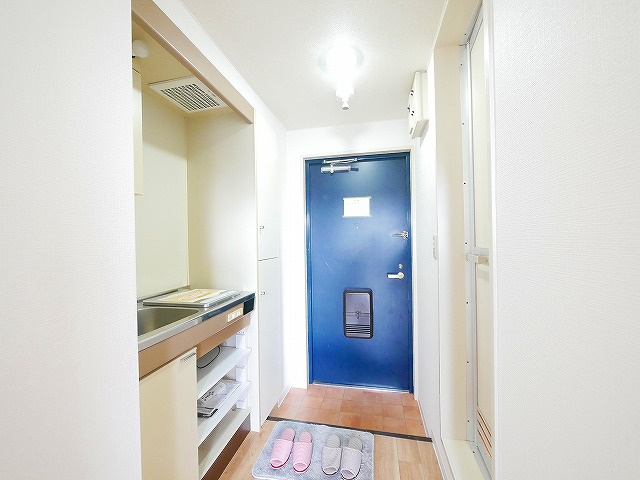 シティパレス新大宮P-5の玄関