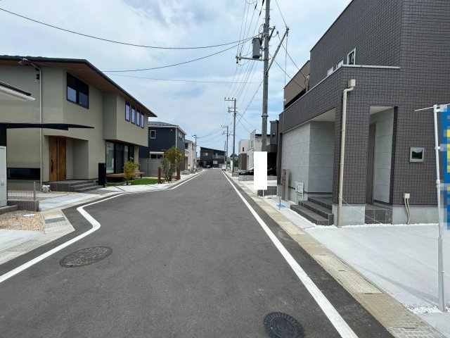 完成物件につき即入居ＯＫ★全居室６帖以上のゆったり４ＬＤＫ★駐車２台可能★大津市堅田１丁目の前面道路含む現地写真|前道