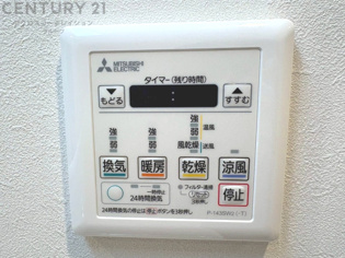 暖房機能があるため、冬場でも温かい浴室で入浴でき、乾燥機能があるため、水気を素早く取り除けます。また、換気機能があるため、湿気を素早く排出してカビや雑菌の発生を防ぐことができます。