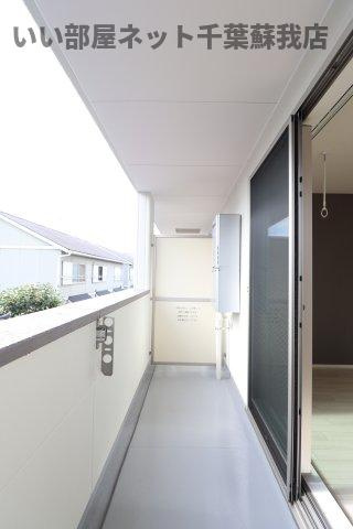 ニューコスモのバルコニー|暖かな日差しのふりそそぐバルコニー
