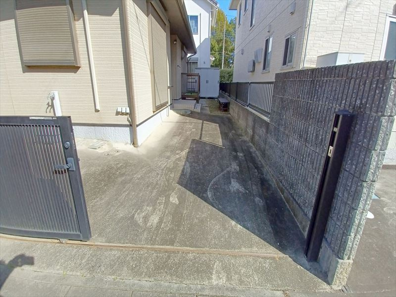 比企郡滑川町月の輪3丁目　中古戸建の駐車場