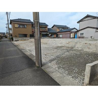 福井市高木町　土地③の前面道路含む現地写真