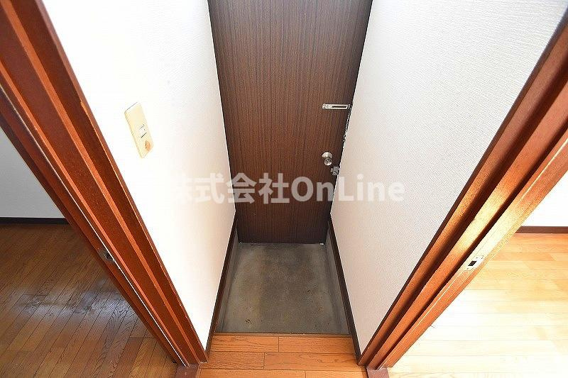 東大阪市大蓮南１丁目のアパートの玄関