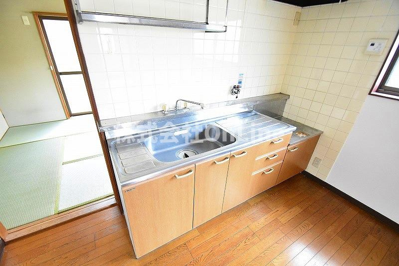 東大阪市大蓮南１丁目のアパートのキッチン