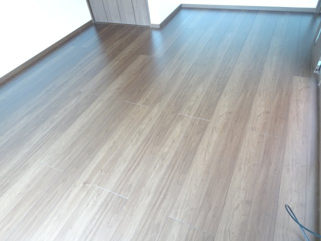 ヤモタス東町の洋室