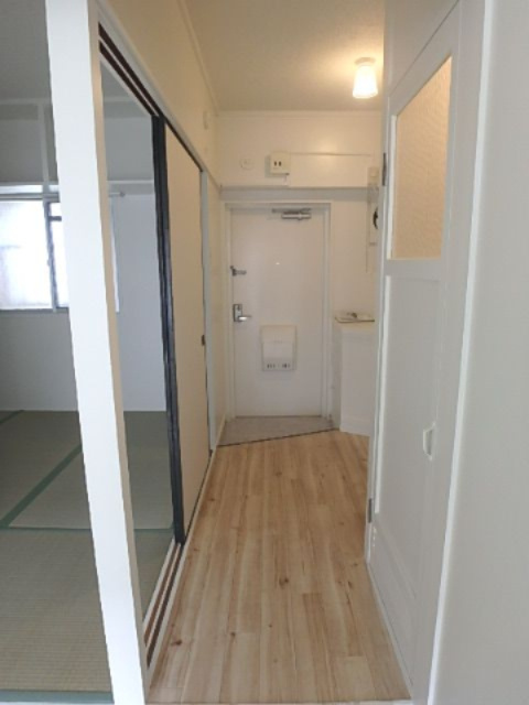 ビレッジハウス安倍2号棟の玄関|イメージ204号室の写真