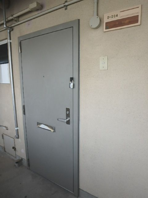 ビレッジハウス安倍2号棟の玄関|イメージ204号室の写真