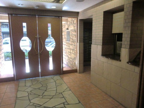 フェニックス幡ヶ谷壱番館のエントランス