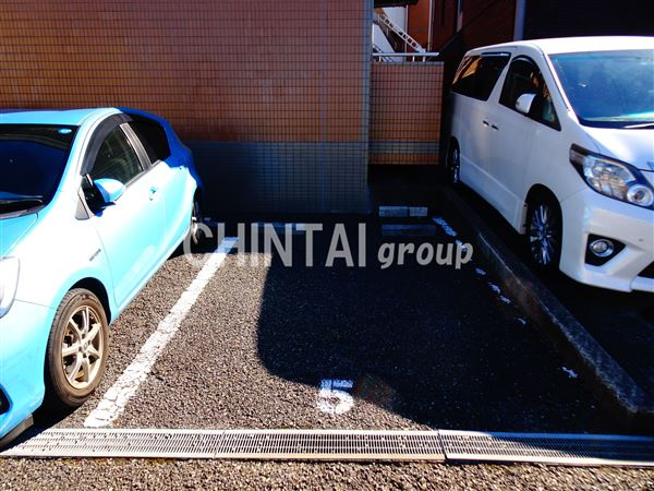 クレスト和泉の駐車場