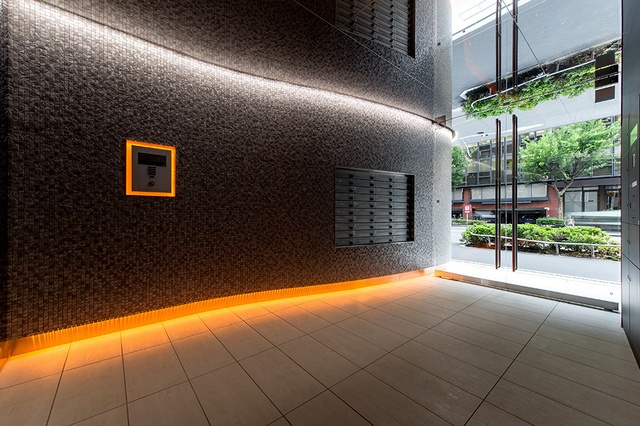 アジールコート新宿のエントランス